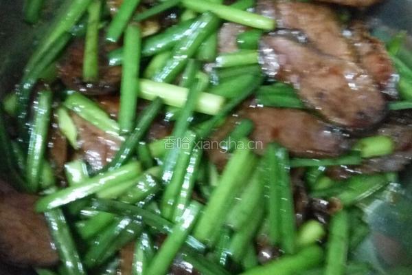 韭菜花炒烟熏肉