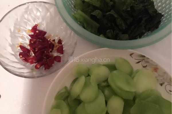 清炒莴笋的做法图解1