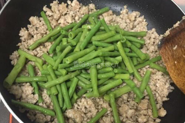 橄榄菜肉碎炒豆角的做法图解6