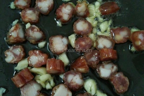 荷兰豆炒腊肠的做法图解1