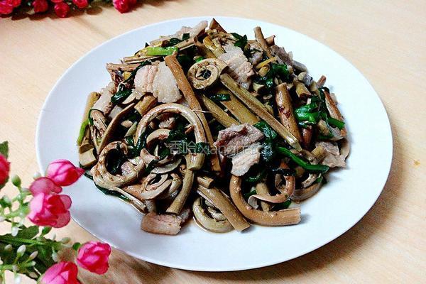 五花肉炒蕨菜的做法图解9