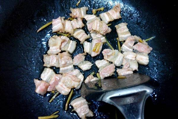 五花肉炒蕨菜的做法图解5