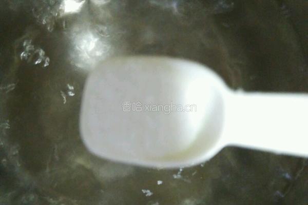 果仁菠菜拌麻酱的做法图解3