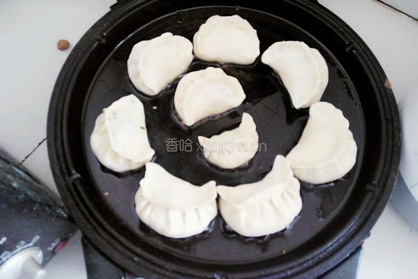 韭菜鸡蛋水煎包的做法图解7