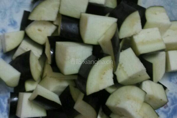 紫茄炒肉丝的做法图解2