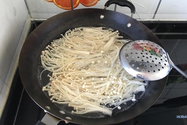 时蔬拌金针菇的做法图解2