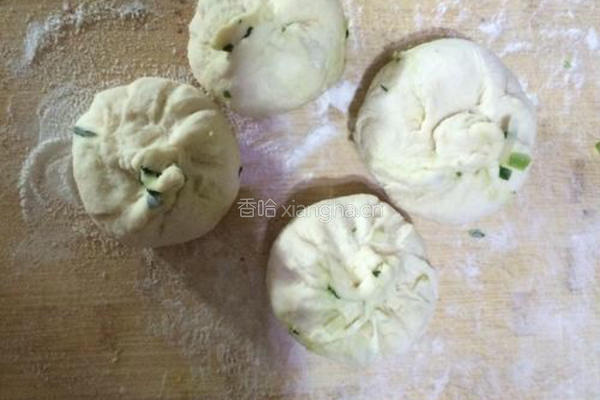 韭菜鸡蛋馅包子的做法图解3