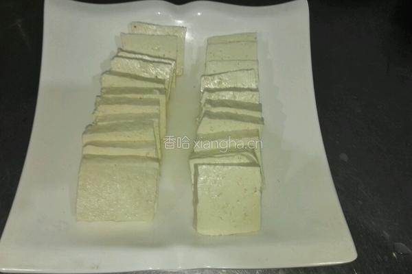 韭菜炒豆腐的做法图解1