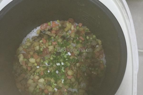土豆香肠腊肉焖饭的做法图解4