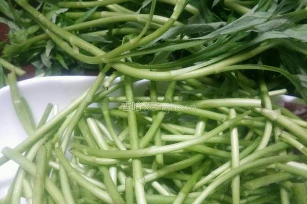 黎蒿炒腊肉的做法图解2