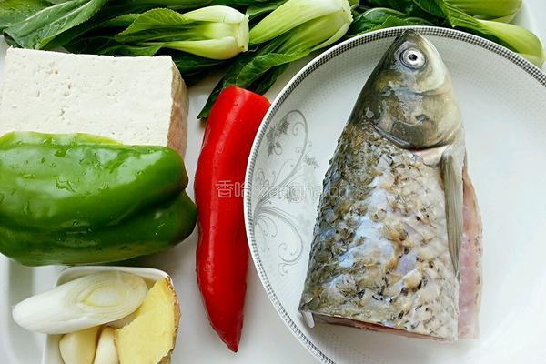 草鱼炖豆腐的做法图解1