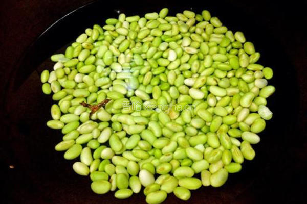 萝卜干炒青豆的做法图解2