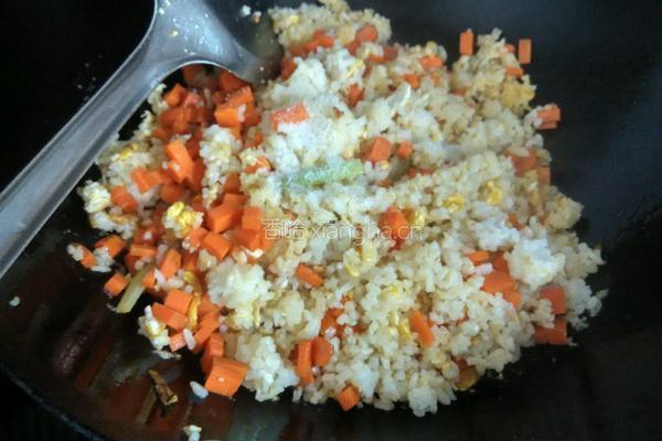 胡萝卜蛋炒饭的做法图解7