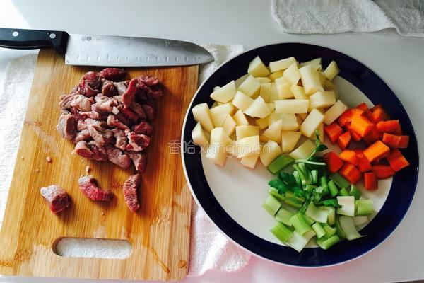 小焖牛肉的做法图解1