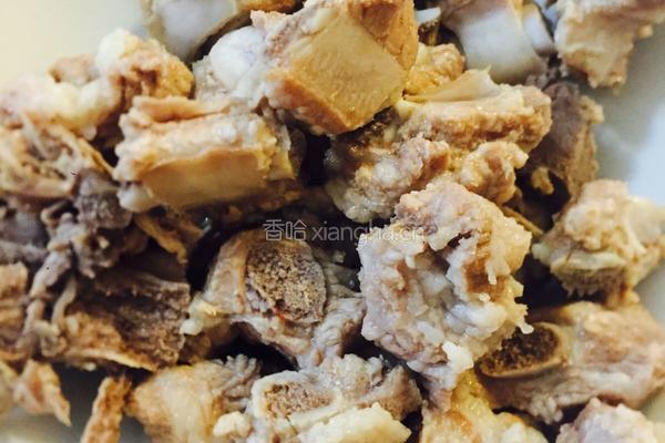 土豆烧排骨的做法图解1