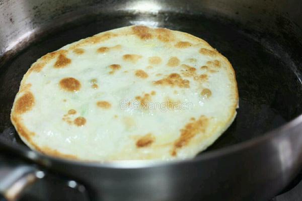 饺子皮变身葱油饼的做法图解8
