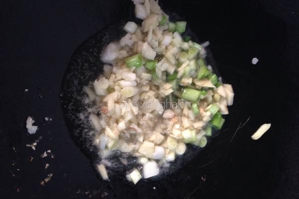 蒜苔炒腊肠的做法图解3