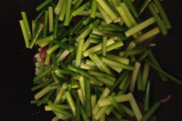 蒜苔炒腊肠的做法图解5