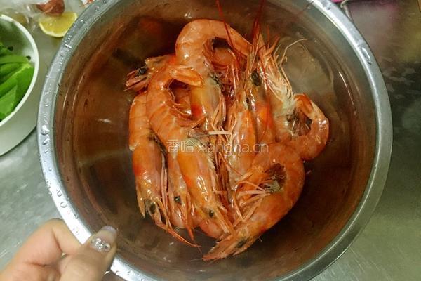 蜜汁开背大虾的做法图解1