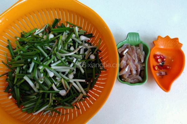 野蒜炒咸肉丝的做法图解2