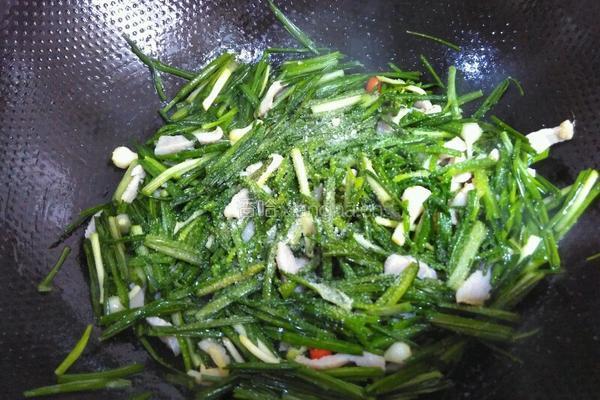 野蒜炒咸肉丝的做法图解7
