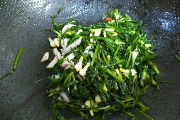 野蒜炒咸肉丝的做法图解8