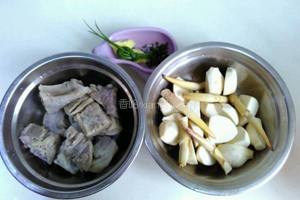 茨菇炖咸排骨的做法图解2
