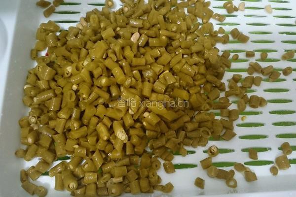 酸豆角炒鸡杂的做法图解2
