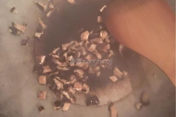 香菇炒饭的做法图解2