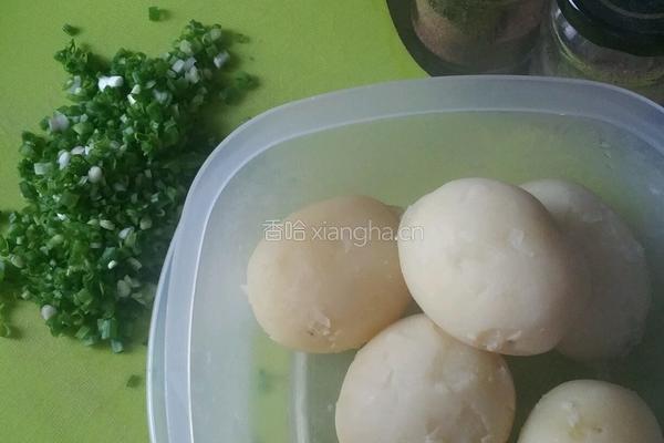 葱香孜然小土豆的做法图解2