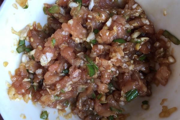 鸡蛋面粉炸蘑菇葱花肉茄盒的做法图解1