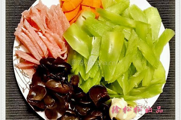 肉片炒莴苣的做法图解2