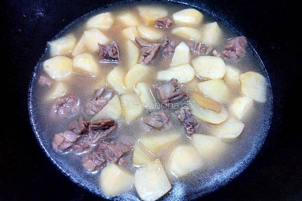 鸭肉焖土豆的做法图解6