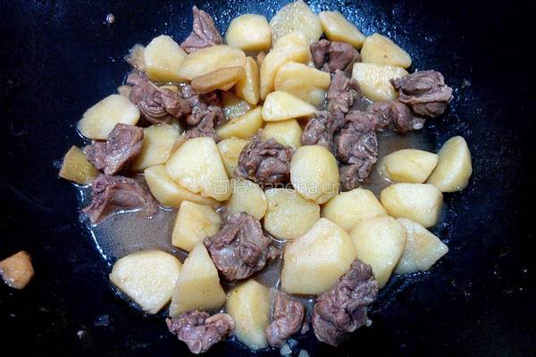 鸭肉焖土豆的做法图解7