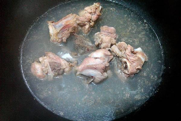竹蔗筒骨汤的做法图解4