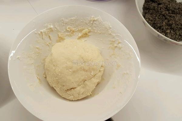 香酥黑芝麻馅饼的做法图解2