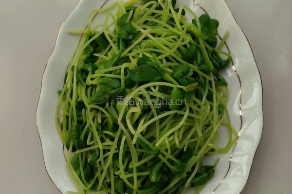 黄豆拌豆苗的做法图解1