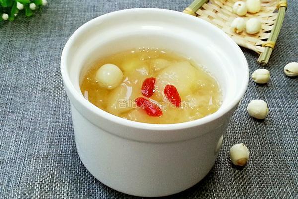 雪梨银耳莲子羹的做法图解7