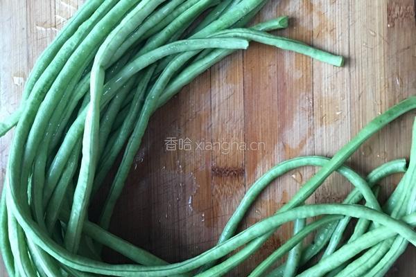凉拌长豆角的做法图解1