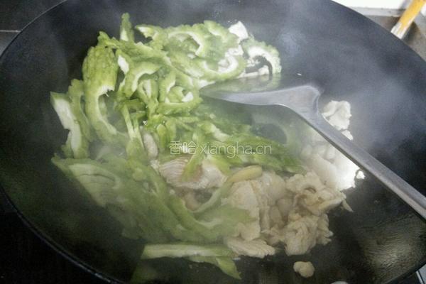 苦瓜炒肉片的做法图解8