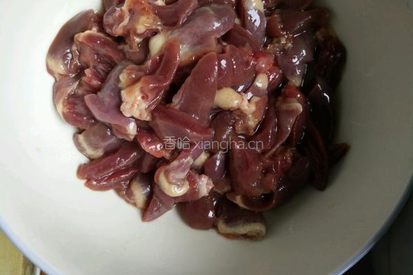酸辣鸡心的做法图解1