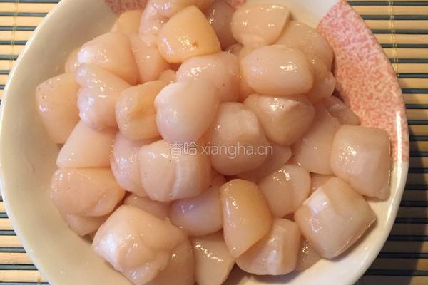菠萝海鲜鸡柳炒黑糙米饭的做法图解3