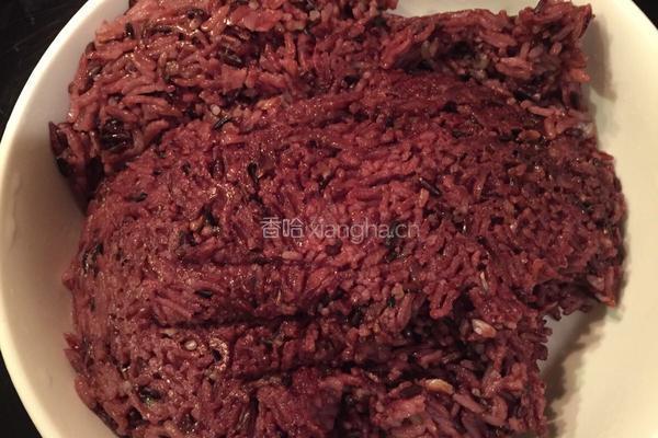 菠萝海鲜鸡柳炒黑糙米饭的做法图解8