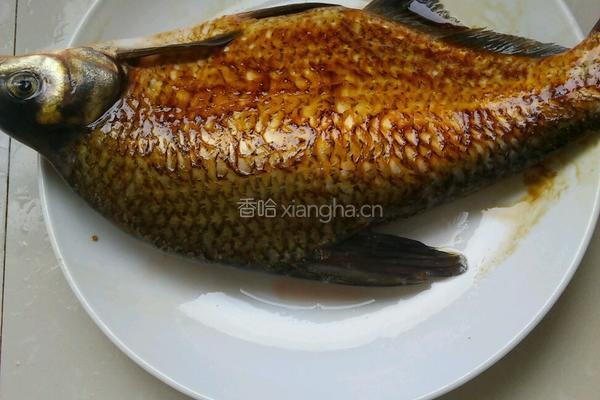 蒜爆鱼的做法图解2