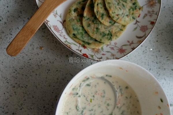 韭菜胡萝卜鸡蛋饼的做法图解1