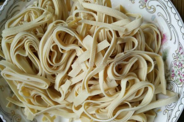 芹菜千张炒肉片的做法图解2