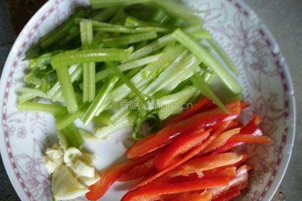 芹菜千张炒肉片的做法图解3