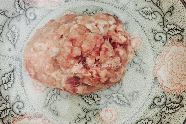 玉米胡萝卜肉末的做法图解1