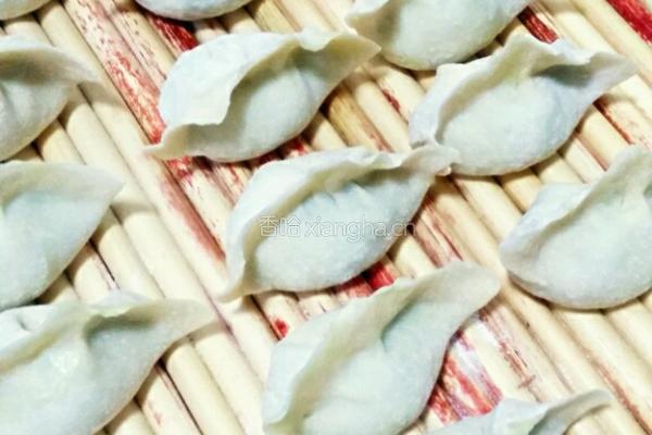 西葫芦韭菜鸡蛋虾米水饺的做法图解10