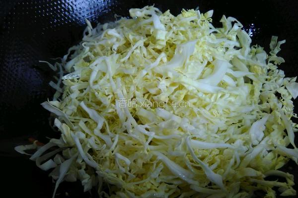 包菜炒肉丝的做法图解6